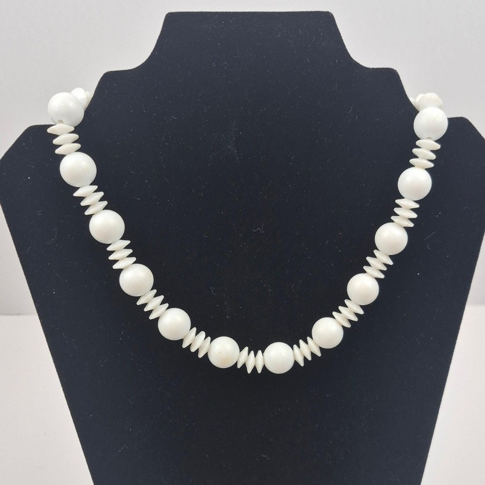 Vtg 80s White Beaded Statement Necklace 18" Chunky Bold Costume Jewelry Layering